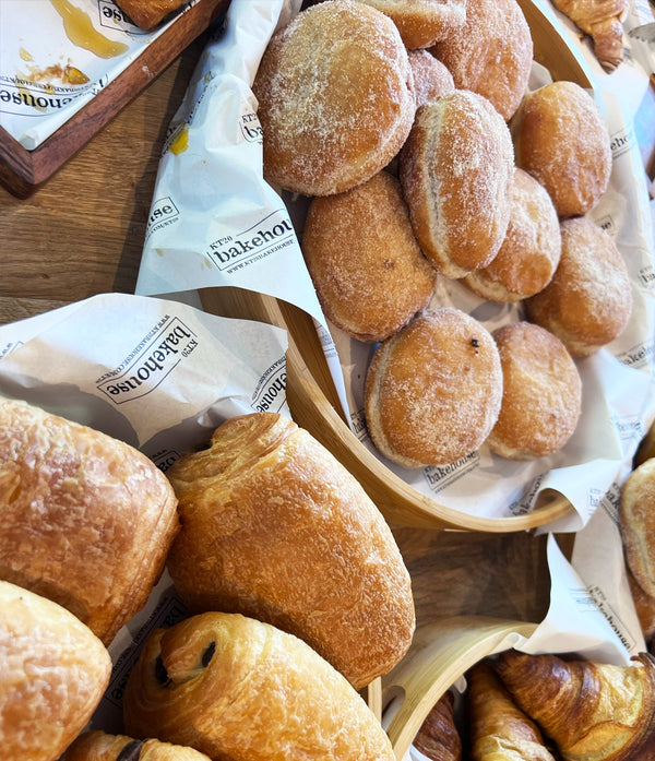 Fastest Printed Cups and Greaseproof Paper in the UK: How PackGenie Delivers Custom Packaging at Speed